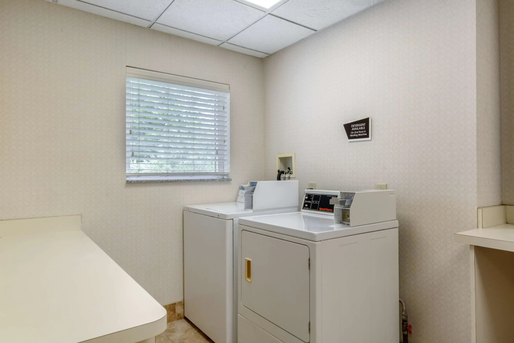Best Western Plus New England Inn & Suites