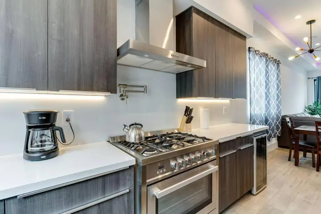 2 Luxury Modern 8 Bedroom Home with Rooftop Decks