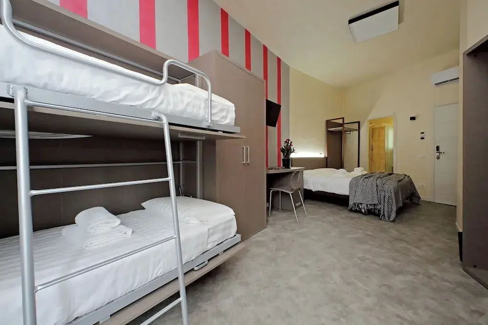 Termini Comfort Rooms and Jacuzzi Suite by Flatinrome