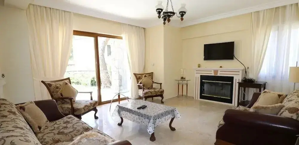 Villa AX12 by JoyLettings