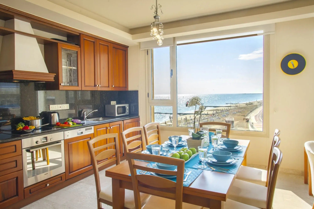 Mackenzie Beachfront Eftyhia Suite
