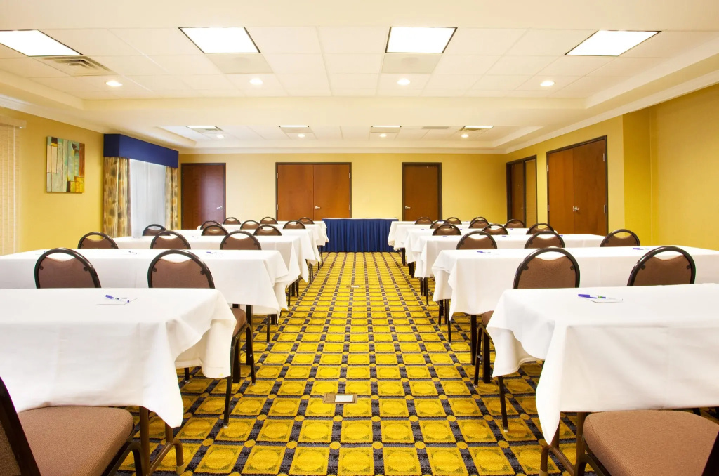 Holiday Inn Express Hotel & Suites Chicago South Lansing by IHG