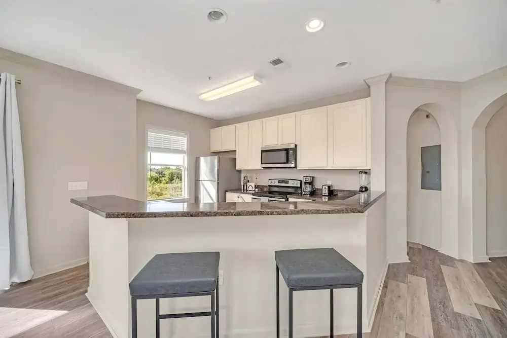 Modern Pet-Friendly - 2BR Condo - 6 mins from Disney
