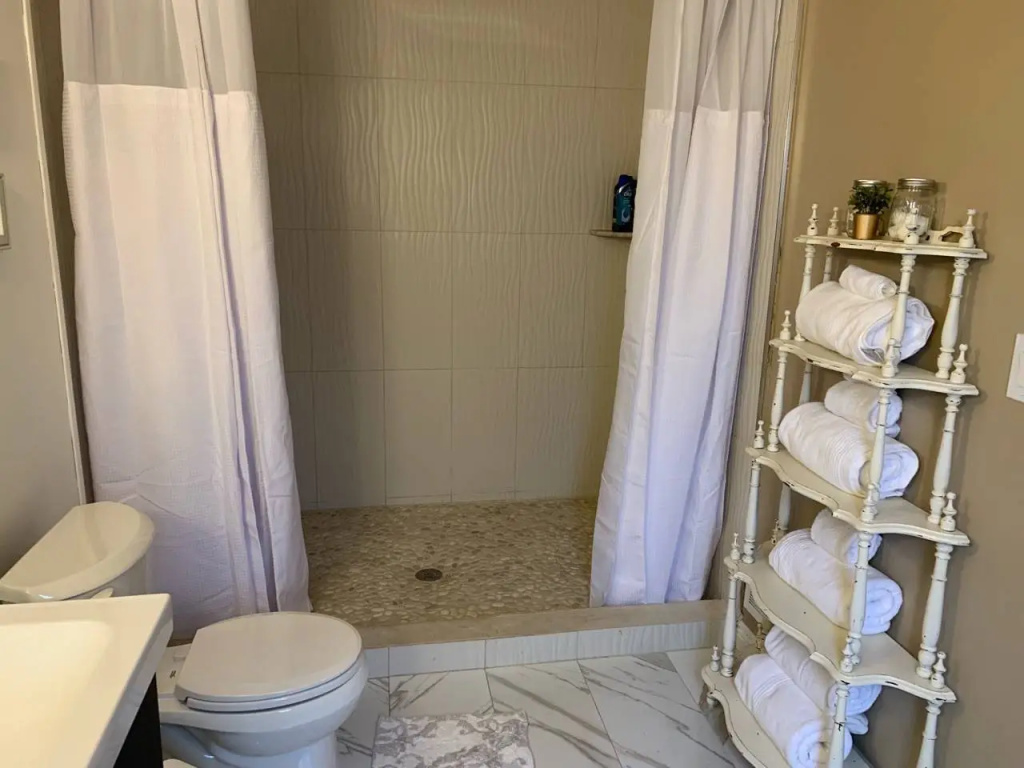 Spacious Luxury Home 5 min to Detroit Golf Club 4 car Free Parking