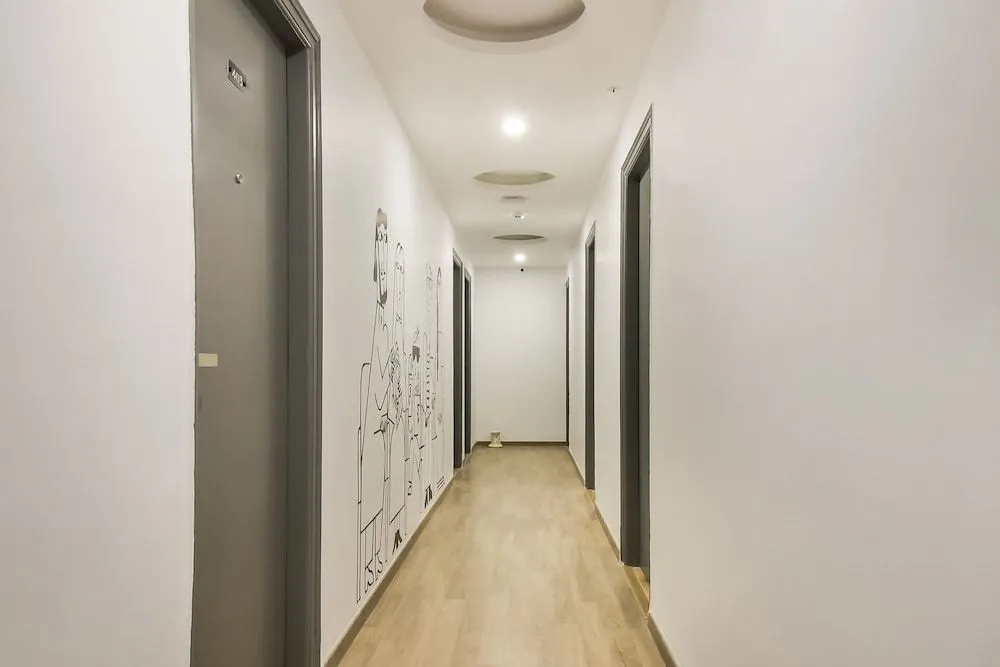 OYO Townhouse 180 Sant Regency