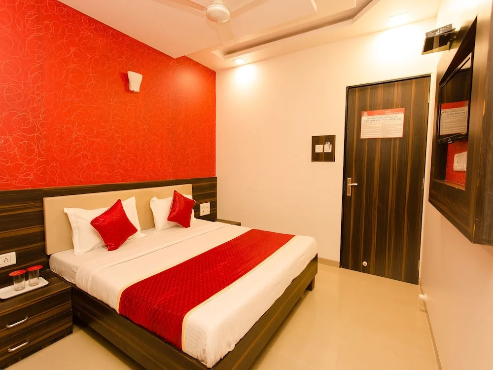 OYO 8759 Hotel Adore Palace