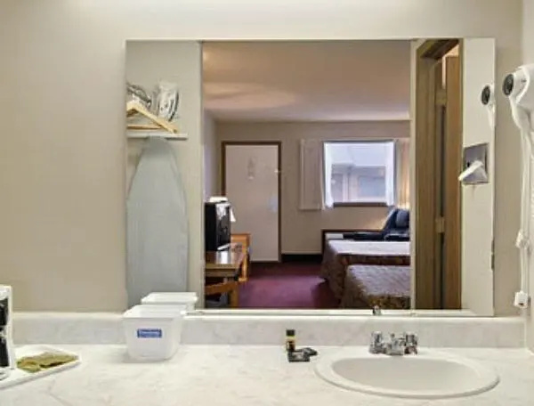 Royal Inn & Suites
