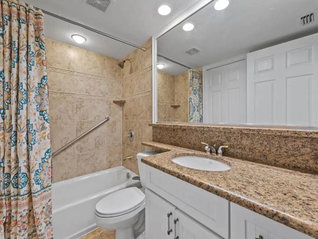 Estero Island Beach Villas 706, 2 BR, Penthouse, Gulf Front, Pool, Sleeps 6