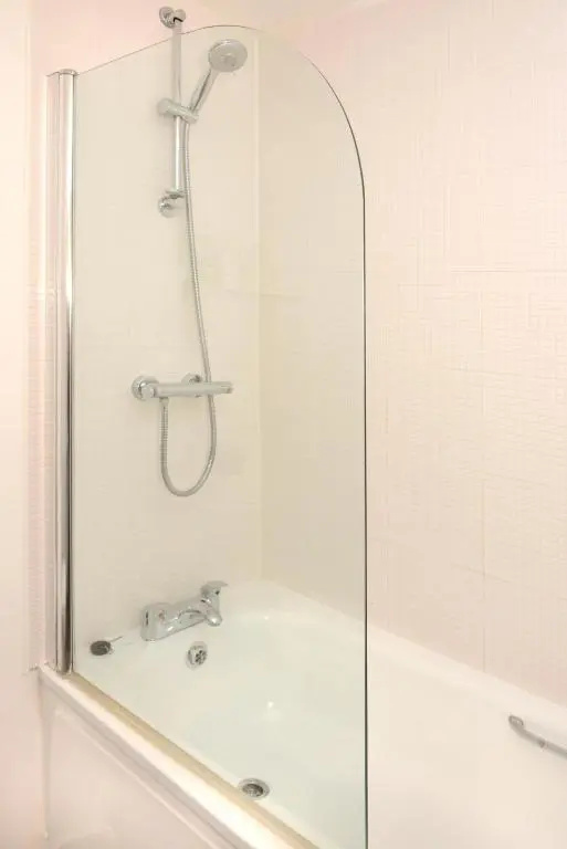 City centre 4 bedroom town house with parking