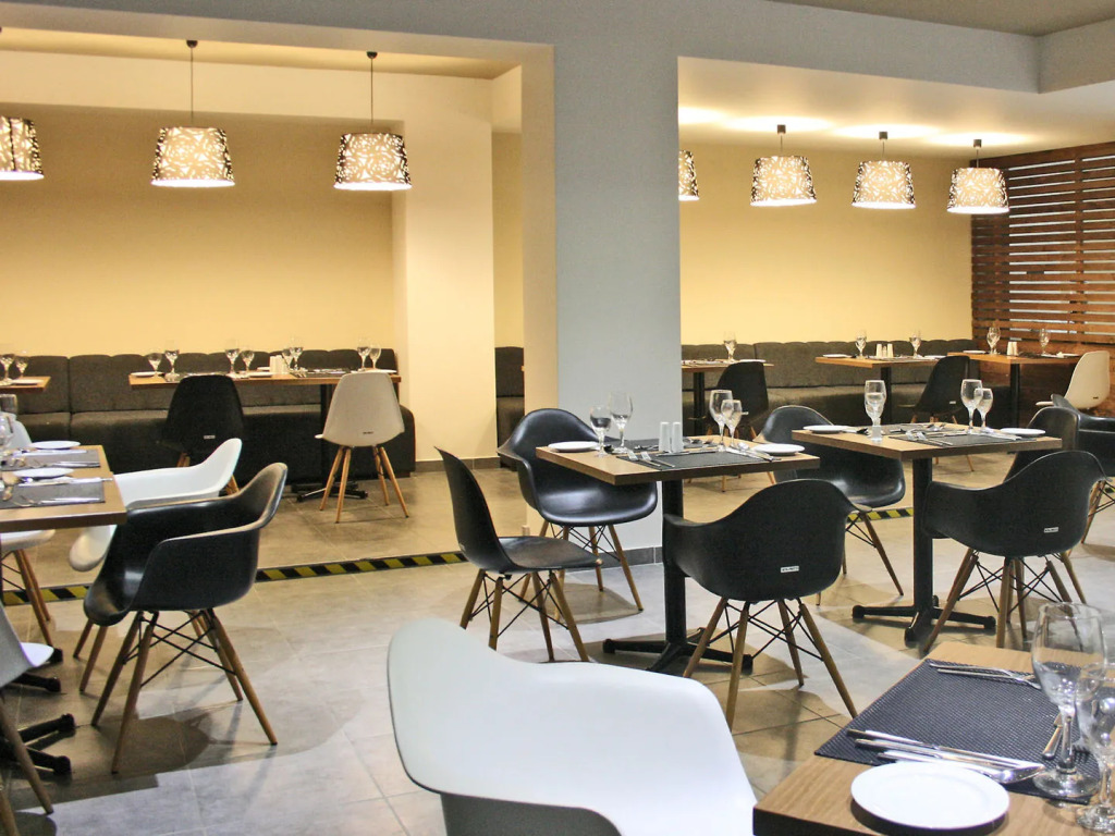 Amphitryon City Hotel