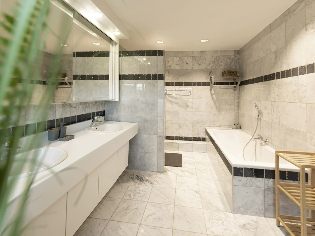 Luxury villa with heated pool, close to Maastricht and Liège