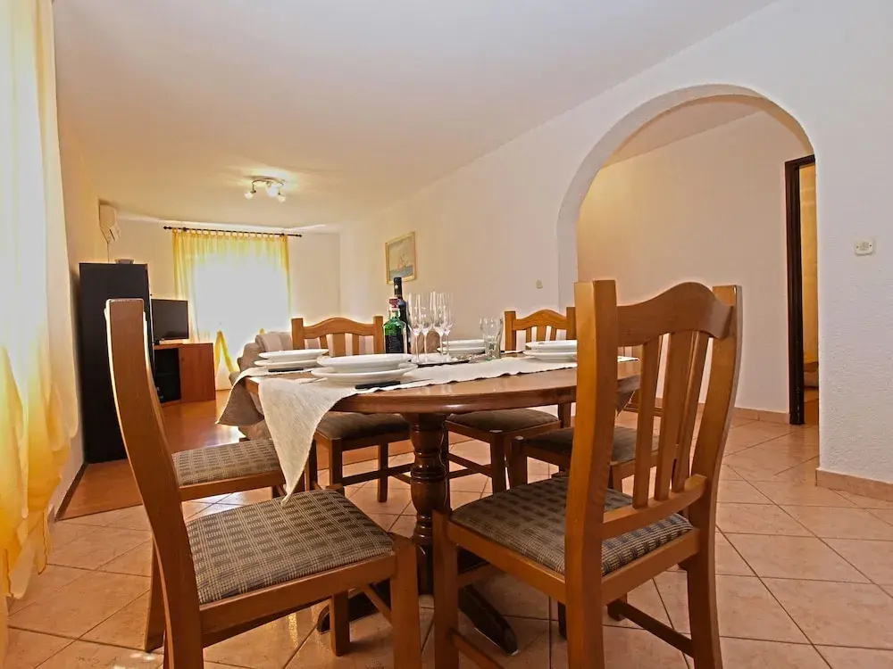 Apartment 1382