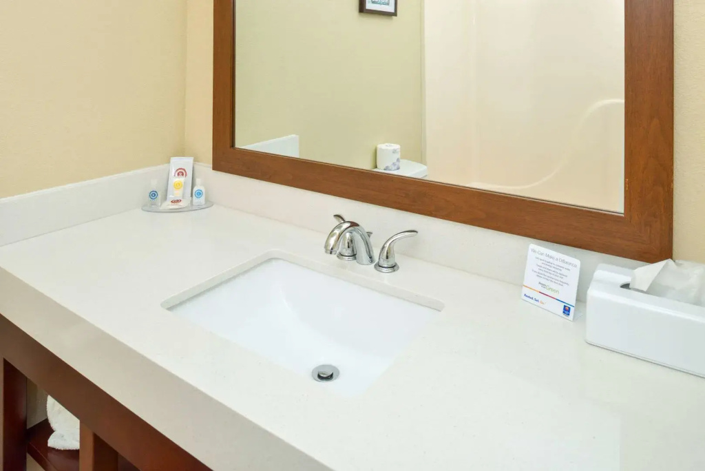 Holiday Inn Express & Suites Joplin Southeast by IHG