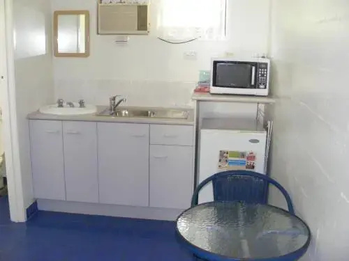 Bargara Beach Motor Inn budget accommodation pet friendly on application