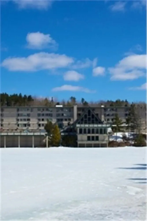 Snow Lake Lodge