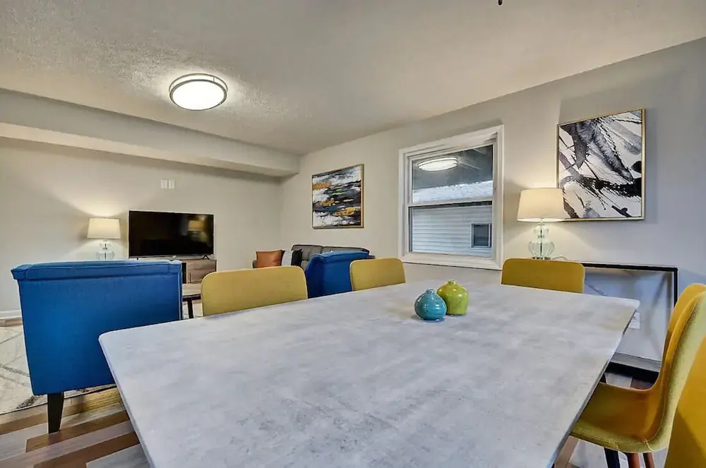 Spacious 6BR/3BA House w/ Parking! Sleeps 20!