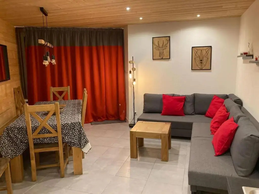 Great 8-pax ski-in ski-out apartment in Tignes Val Claret