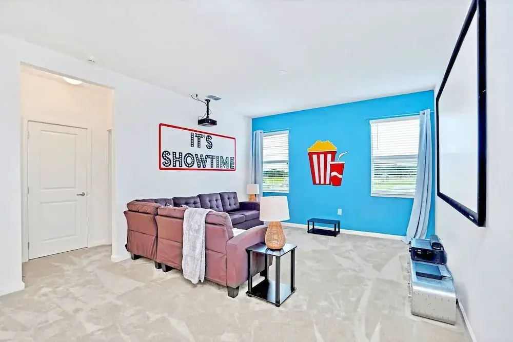 16-guest Lakefront Home w Pool-cinema-games