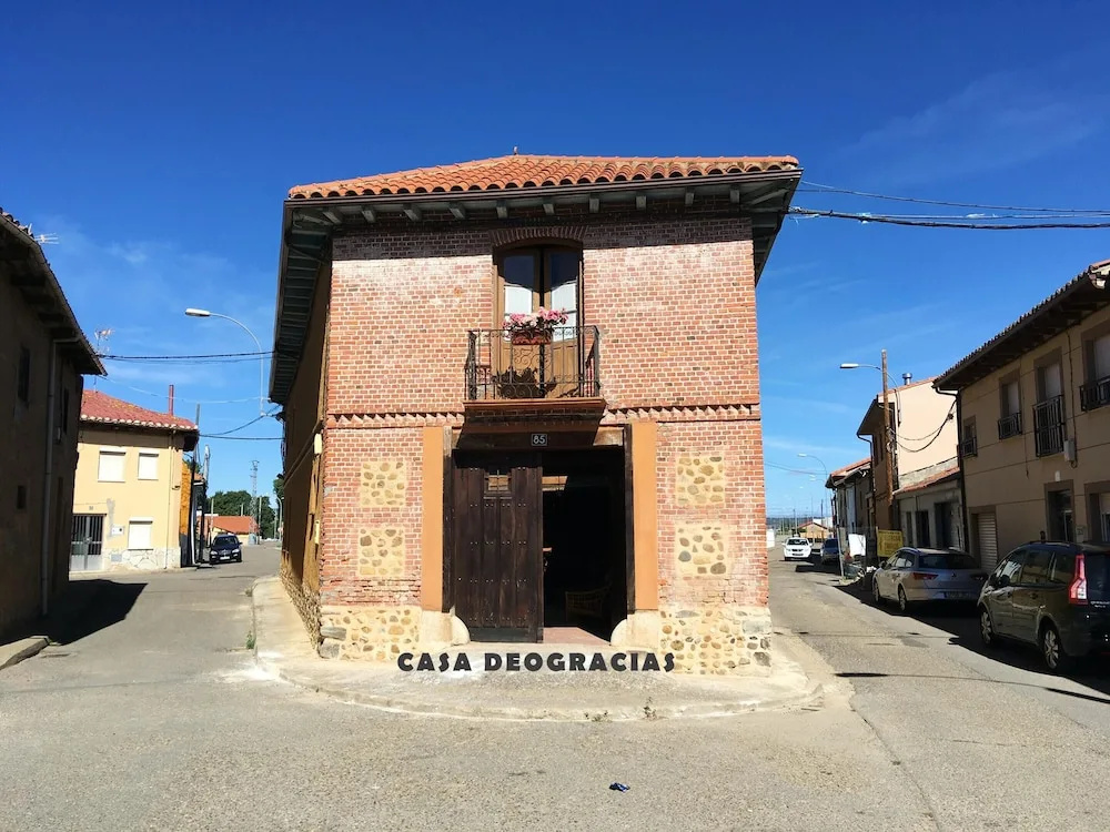 House With 4 Bedrooms in Veguellina de Órbigo, With Furnished Terrace