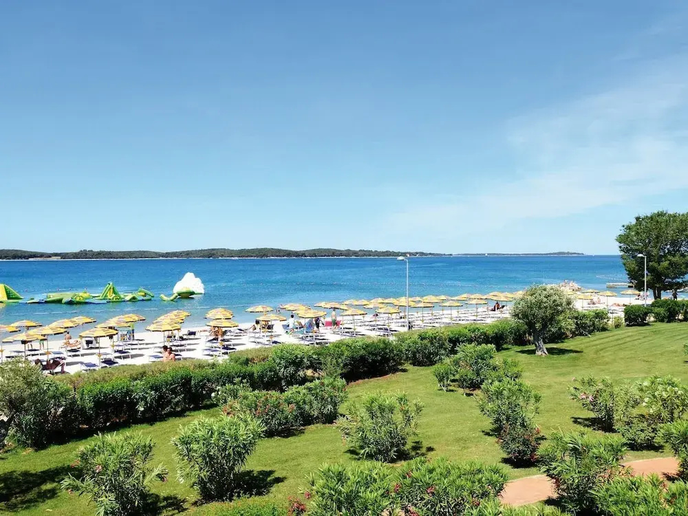 Carefully Furnished Bungalow With 2 Bathrooms, 7km From Pula