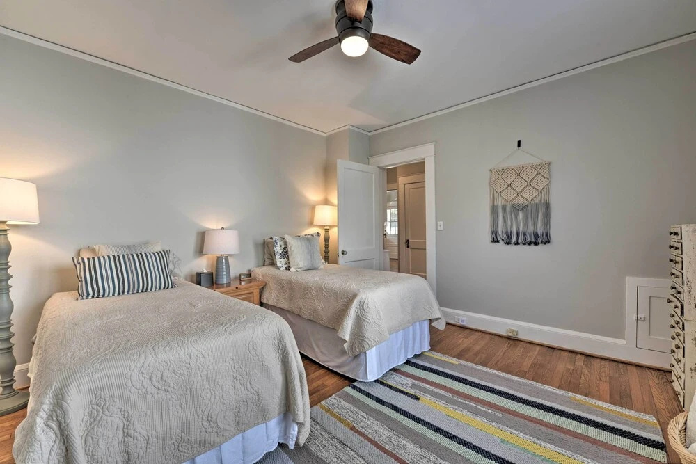 Vintage Chic Cottage < 1 Mile to UNC Greensboro!