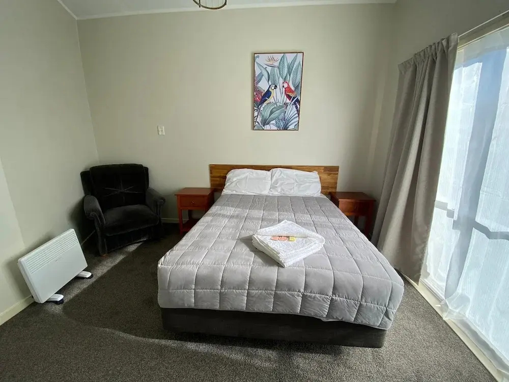 Airport Westney Lodge