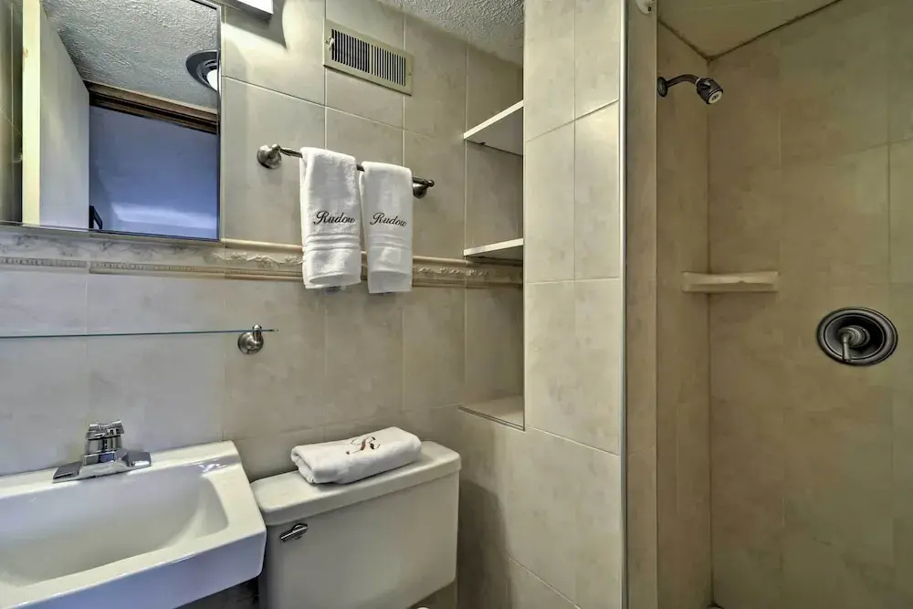 Updated Beech Mountain Condo w/ Views, Near Skiing