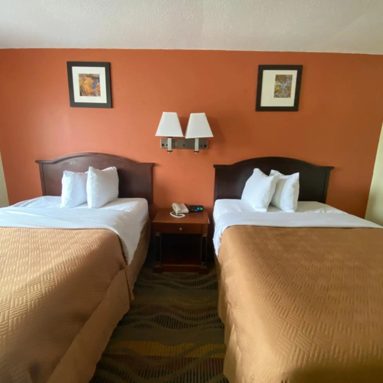 Travelodge by Wyndham La Porte/Michigan City Area