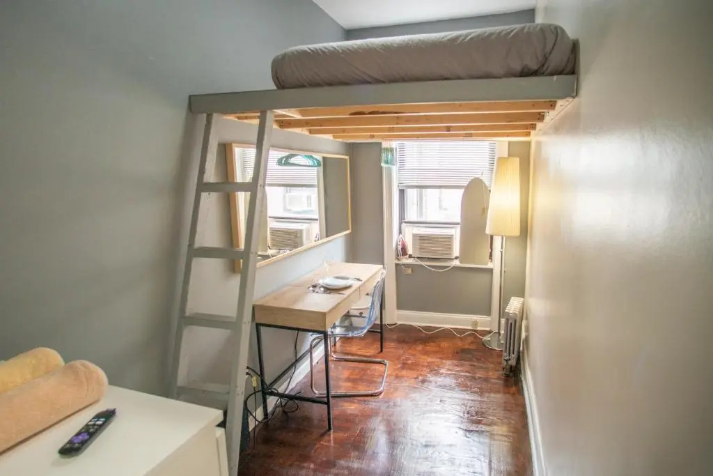 private room in a shared apartment 15 minutes to times square!