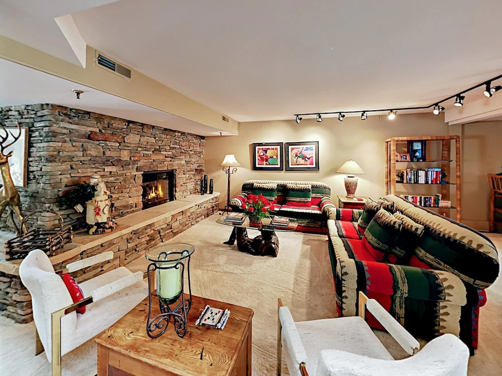 1432 Deer Valley Drive North Townhome - 4 Br townhouse by RedAwning