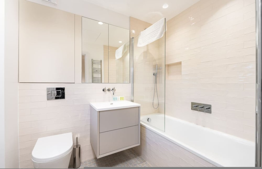 Beautiful Hampstead Home RH9