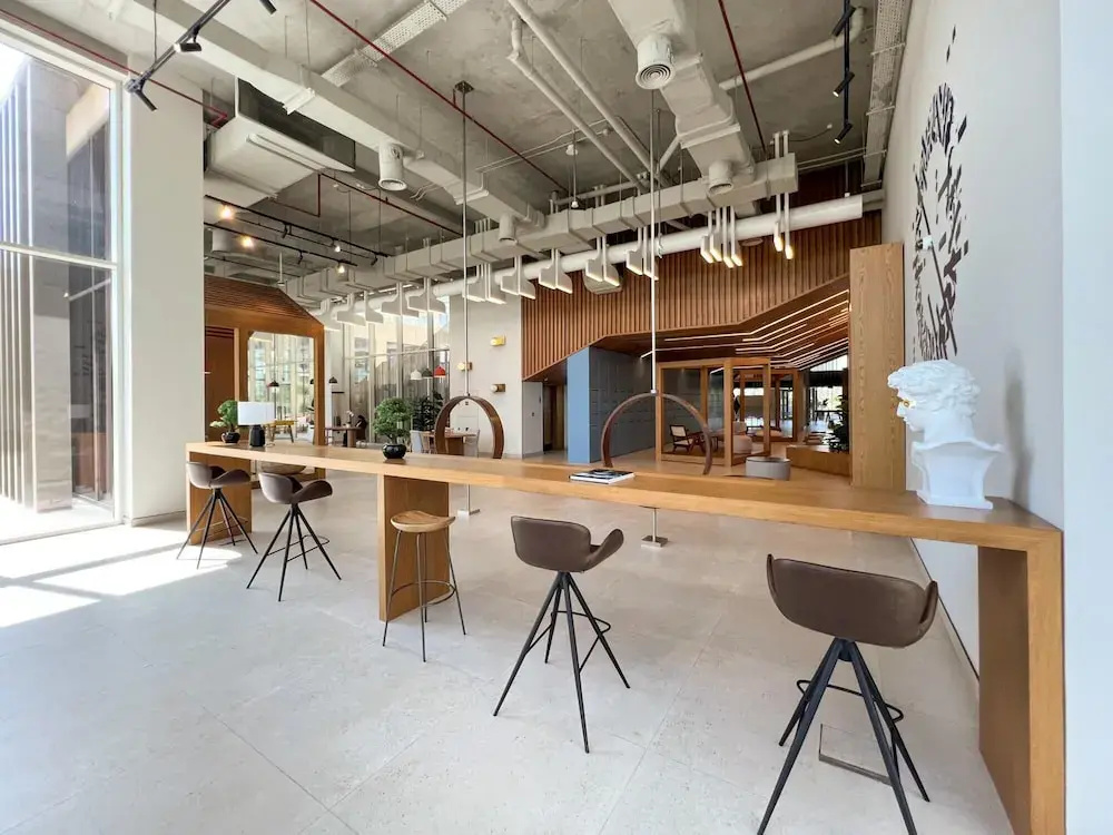 Modern Boho 1BR Sleeps4 Balcony Pool Gym Dxbhills
