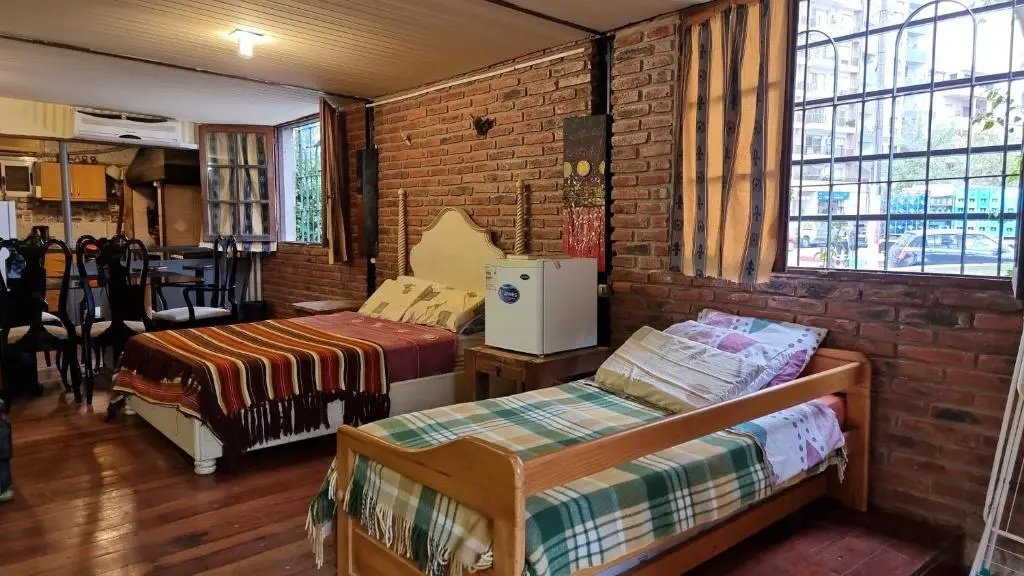 Loft casa dos pisos con garage pocitos playa 6 personas