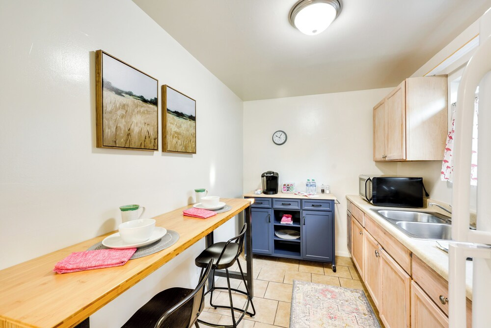 Quiet Carpinteria Cottage By Town and Beaches