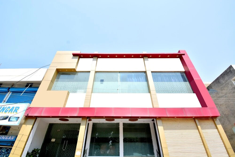 The Meridien by OYO Rooms