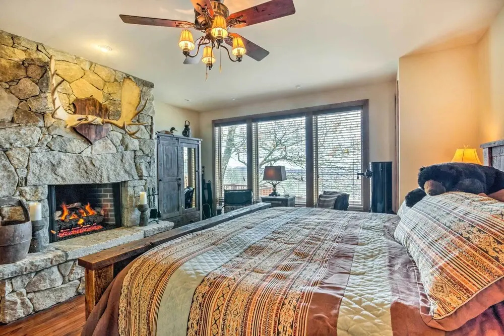 6 Mi to Sapphire Ski! Mtn-view Gem w/ Resort Perks