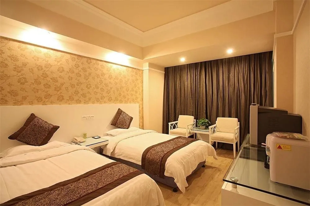 Home Inn (Xi'an Dayan Pagoda Xiaozhai Taibai South Road Metro Station)