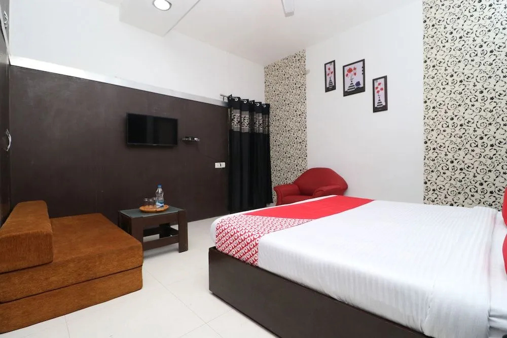 OYO 29059 Hotel Green Tower