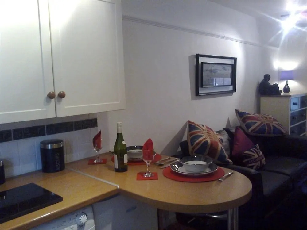 Holly House Bed Breakfast Apartments