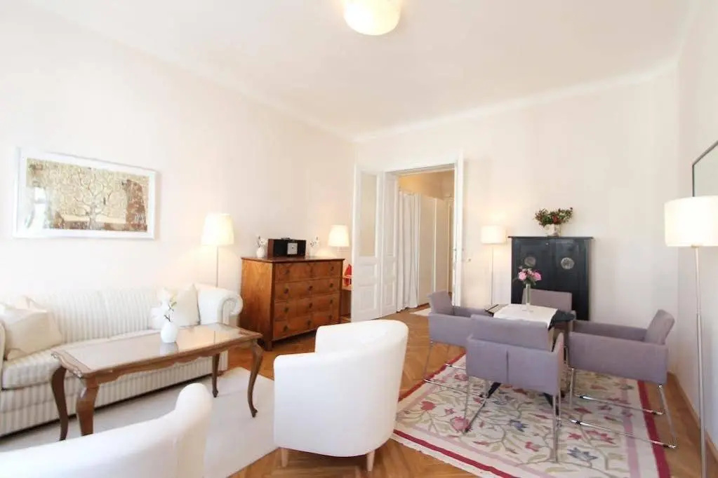 Apartment Traditional Living