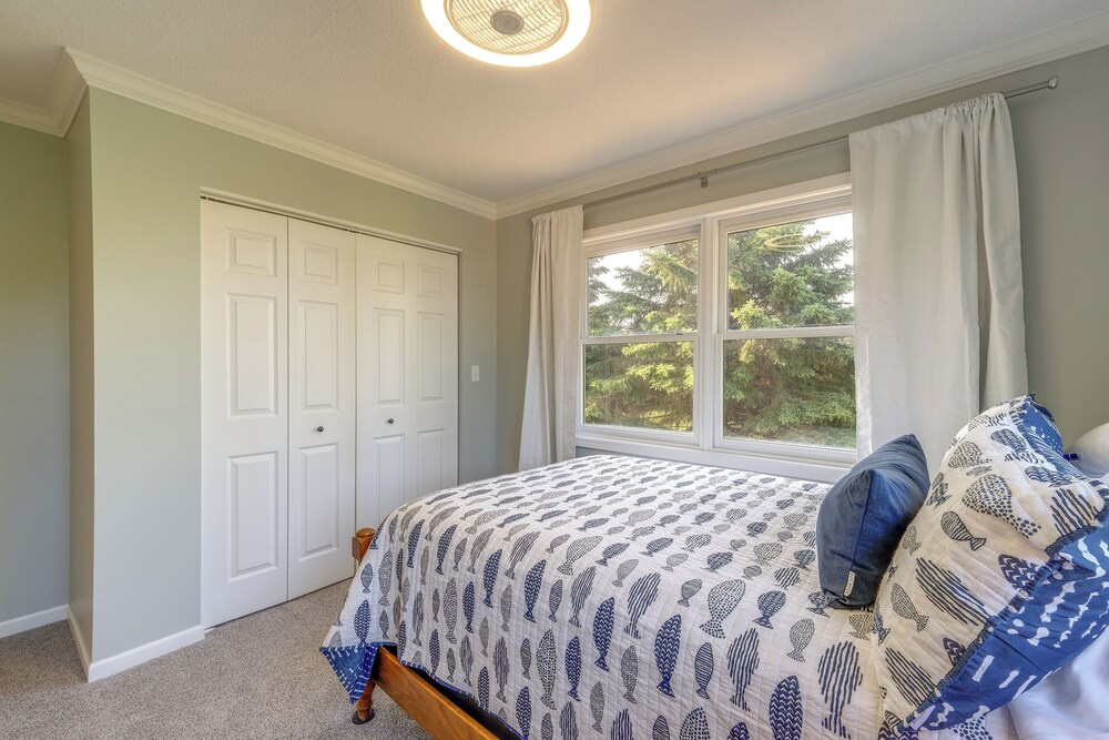 Beautiful Bellaire Home w/ Amenities, 4 Mi to Lake