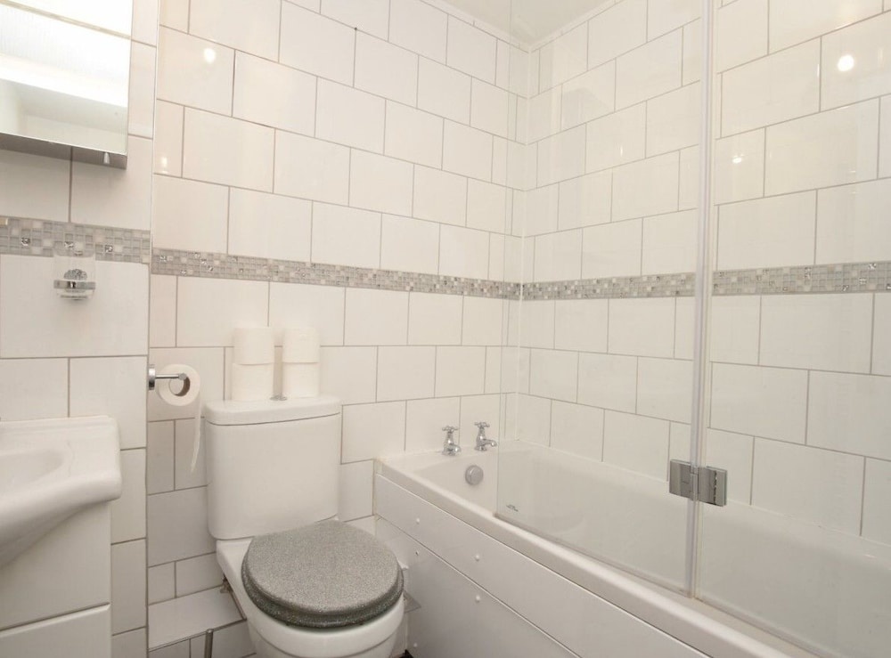 Arma Short Stays - Turner Close