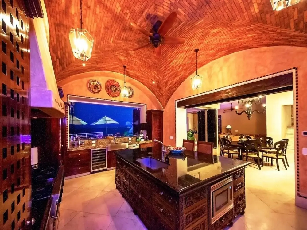 Sunny Vacation Villa 95
