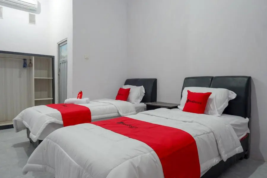 RedDoorz Plus at Hotel Lestari Karema Mamuju