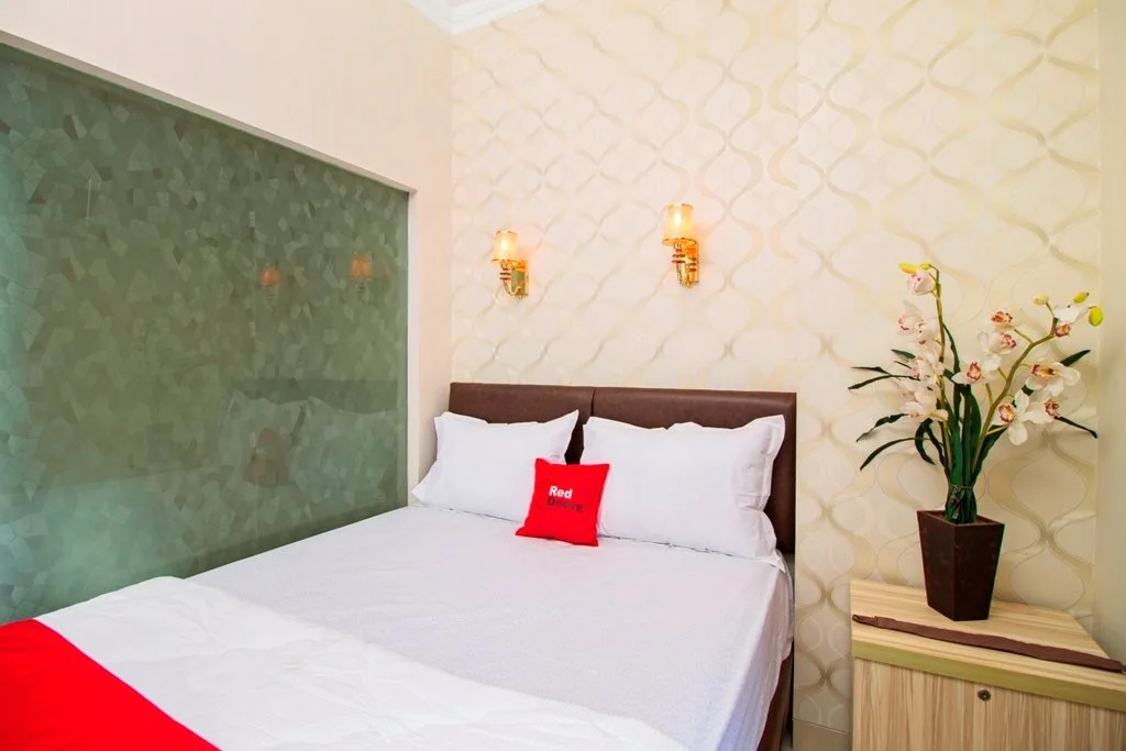Flamenco Hotel by RedDoorz