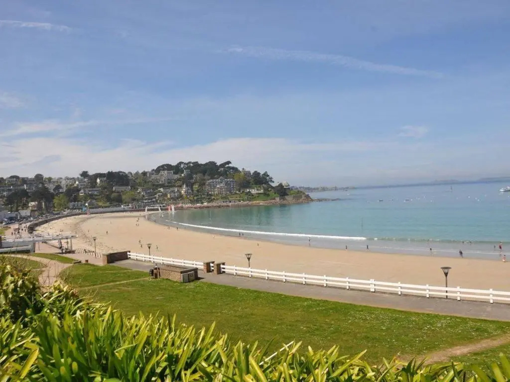 Maison à Perros-Guirec avec WIFI, proche centre-ville et plage, cour fermée, parking privé - FR-1-368-324