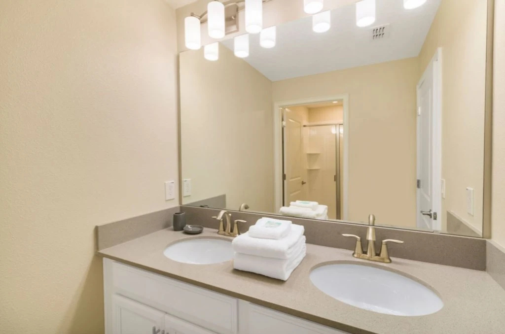 4 Bedrooms 3 Bathrooms Storey Lake 4853 RC
