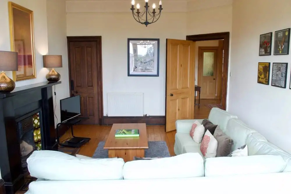 2 Bedroom Flat Near The Kings Theatre