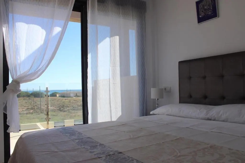 Duplex con piscina individual y vistas al mar en Torrevieja
