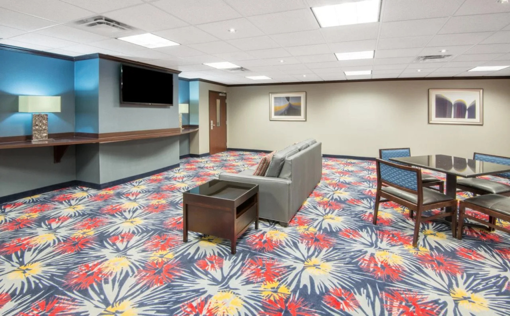 Holiday Inn Express Cleveland Airport - Brook Park by IHG